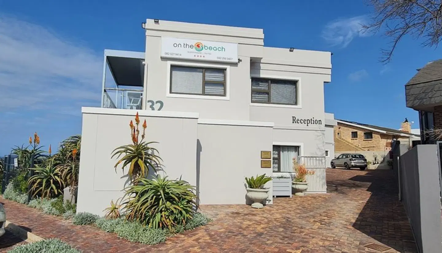 On the Beach Guesthouse & Apartments EXTERIOR