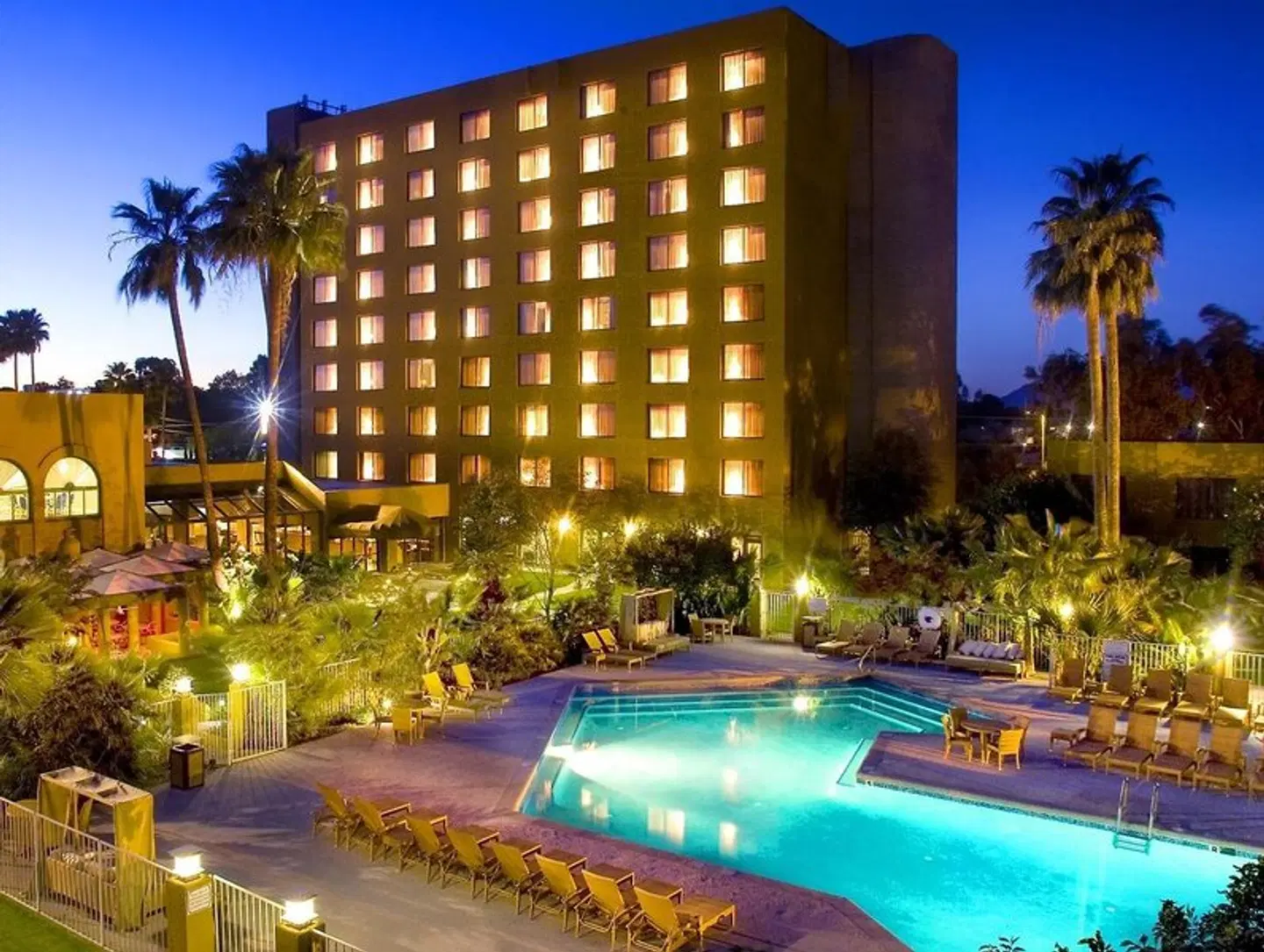 DoubleTree by Hilton Tucson-Reid Park EXTERIOR