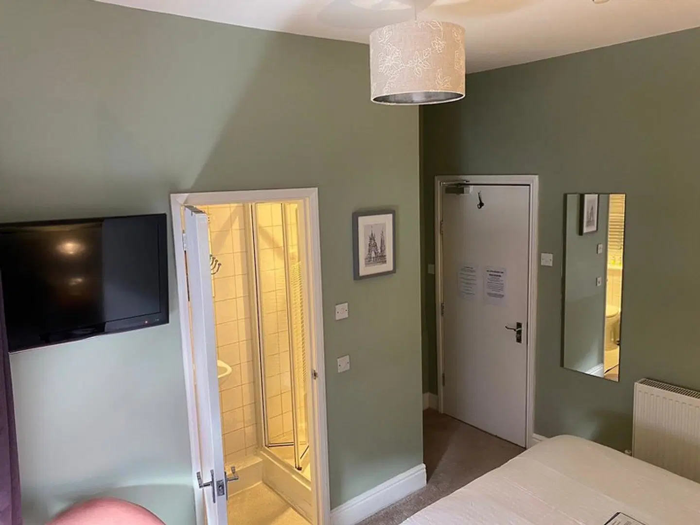 Grosvenor Place Guest House Badezimmer