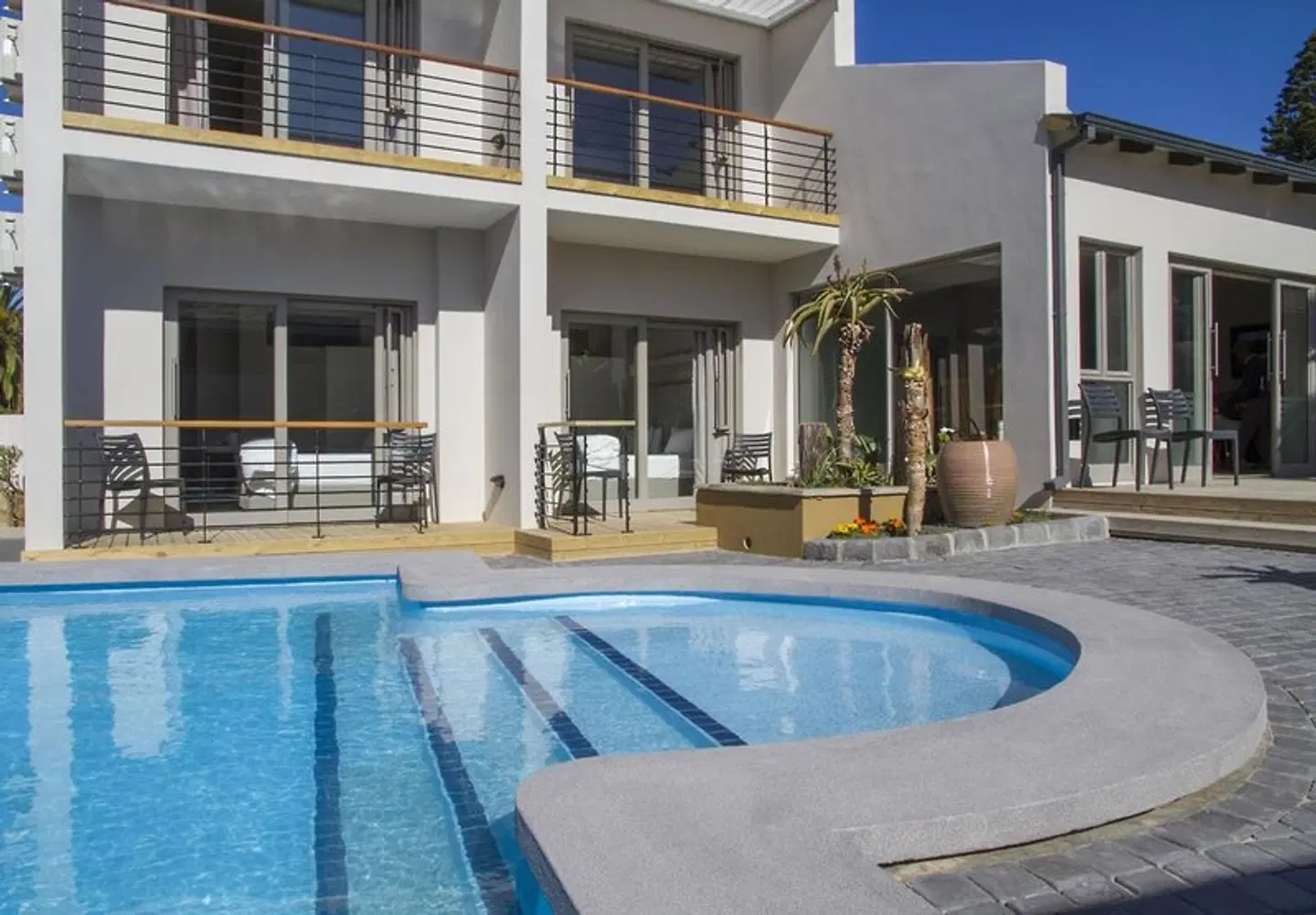 Ocean Bay Guesthouse EXTERIOR