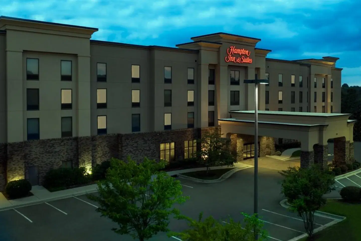 Hampton Inn and Suites-Winston-Salem/University Area NC EXTERIOR