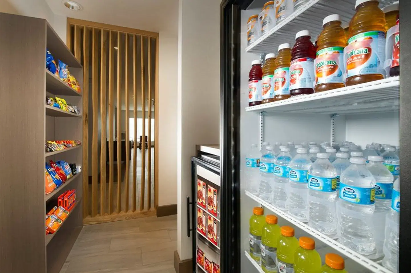 Holiday Inn Express & Suites Bay City by IHG Bar