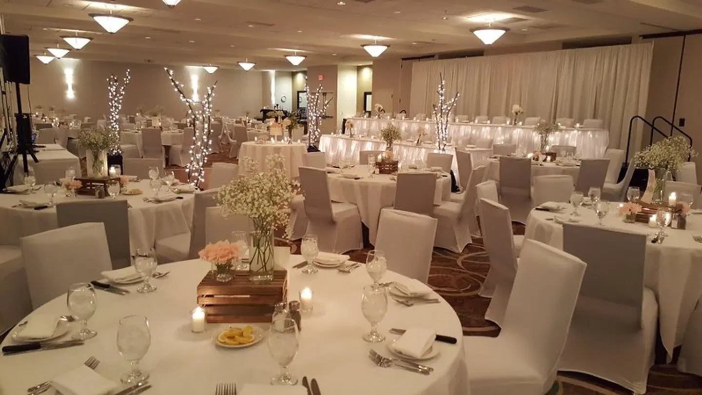 Holiday Inn & Suites Bloomington-Airport by IHG Restaurant