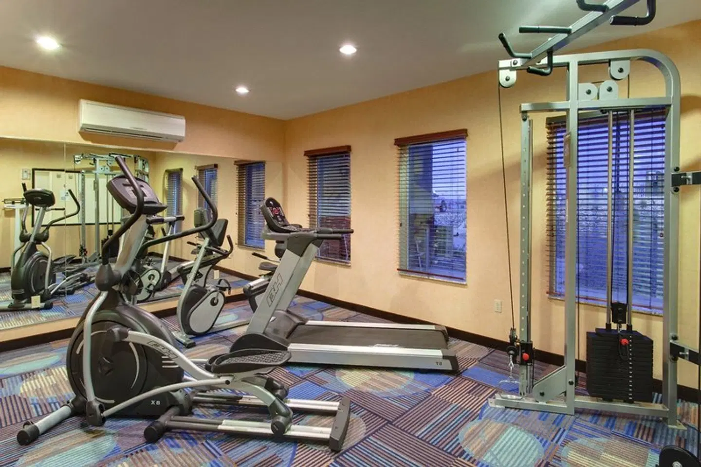 Holiday Inn Express & Suites Albuquerque Airport by IHG SPORTS_AND_LEISURE