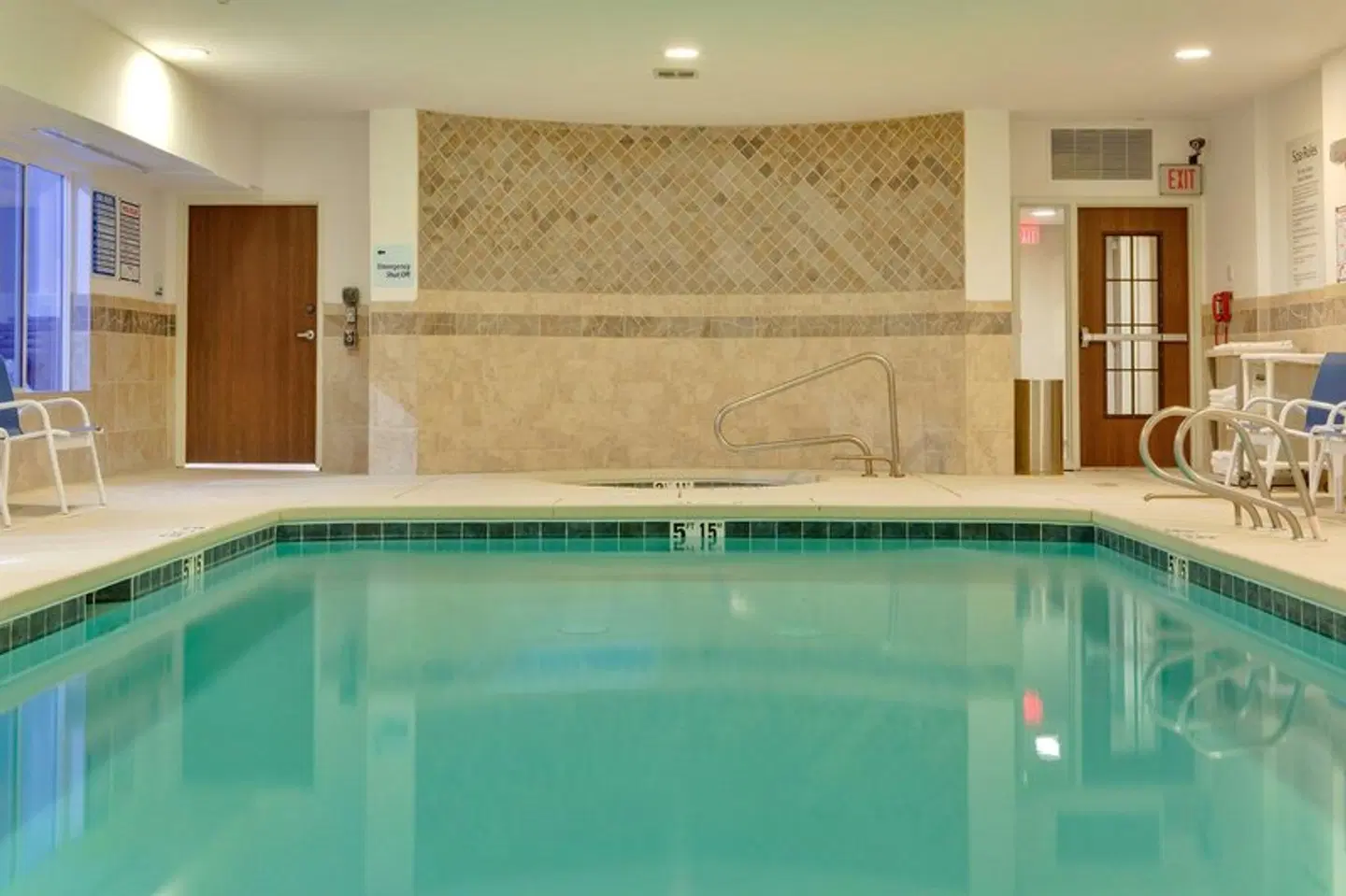 Holiday Inn Express & Suites Albuquerque Airport by IHG Hallenbad