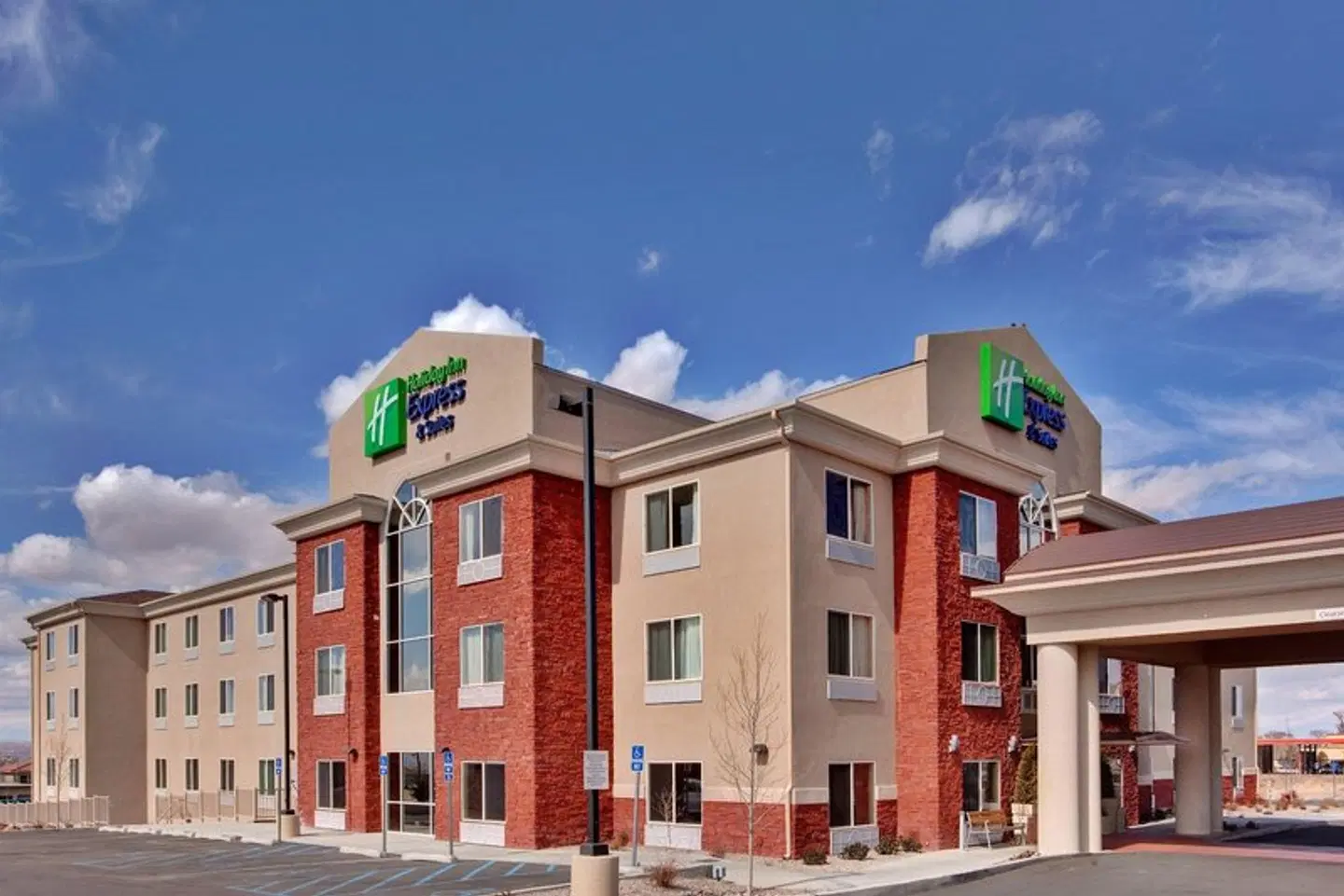 Holiday Inn Express & Suites Albuquerque Airport by IHG EXTERIOR