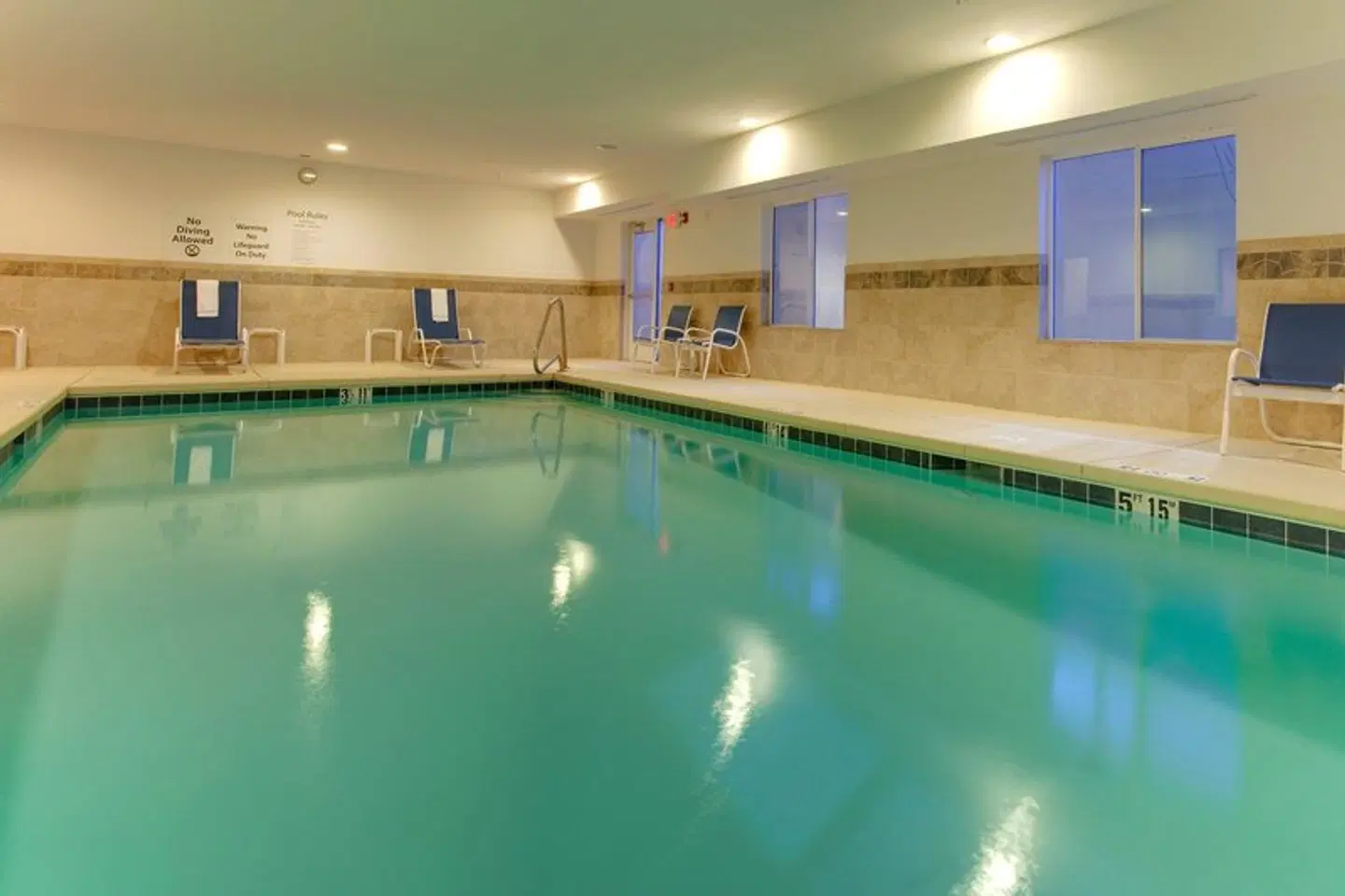 Holiday Inn Express & Suites Albuquerque Airport by IHG Hallenbad