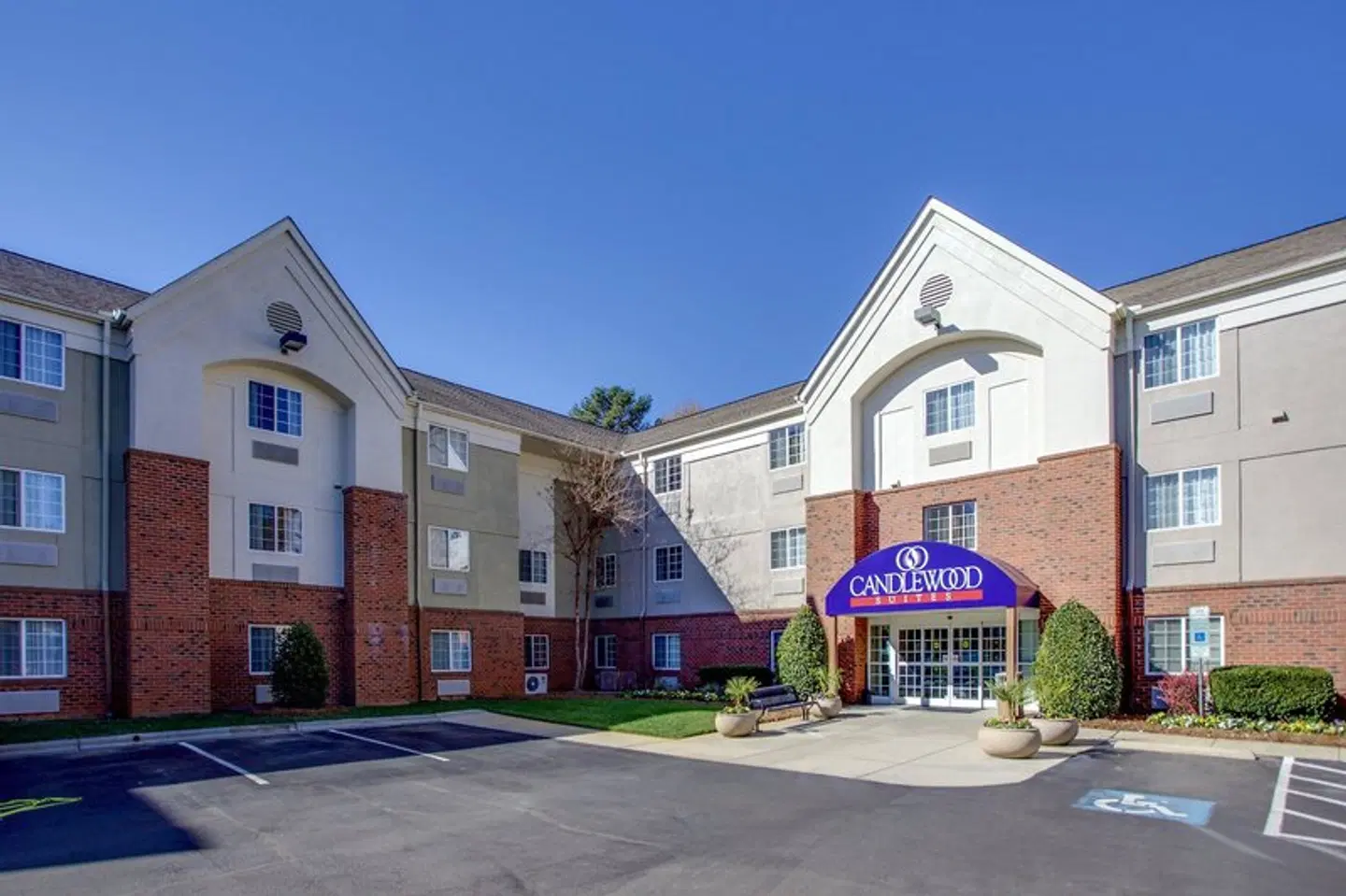 Candlewood Suites Raleigh Crabtree by IHG EXTERIOR