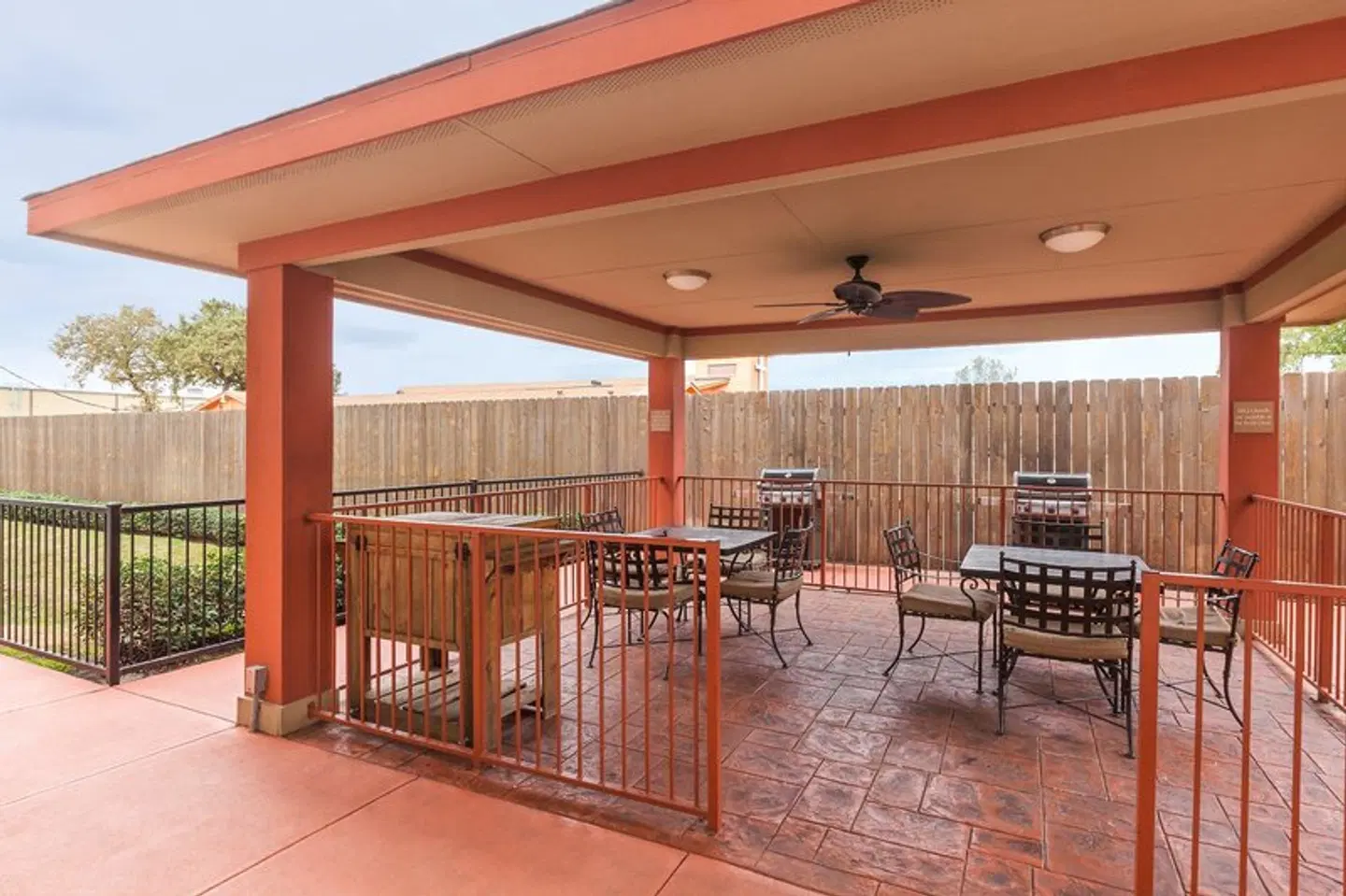 Candlewood Suites Houston I-10 East by IHG Bar
