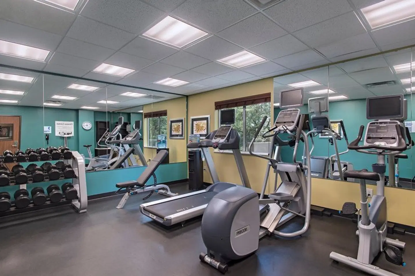 Holiday Inn Express & Suites Austin NW - Four Points by IHG SPORTS_AND_LEISURE