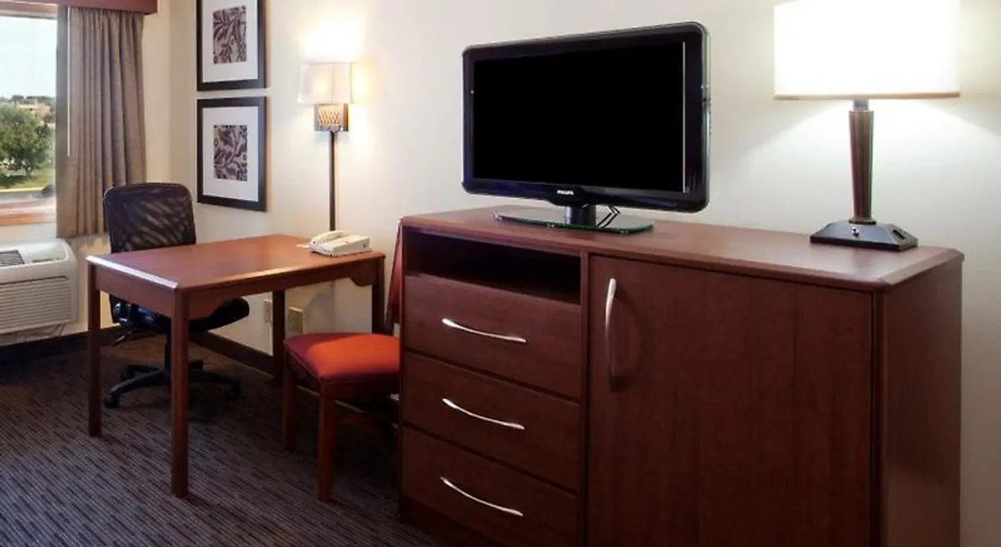 AmericInn by Wyndham Bismarck ROOM_EXAMPLE