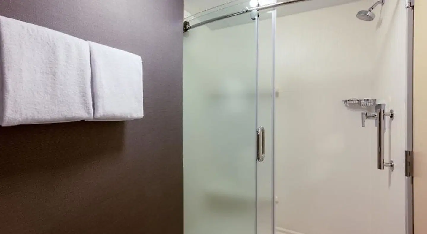 Courtyard by Marriott Columbus Airport Badezimmer