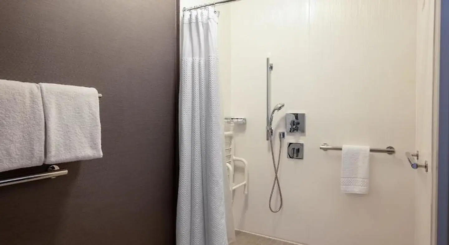 Courtyard by Marriott Columbus Airport Badezimmer