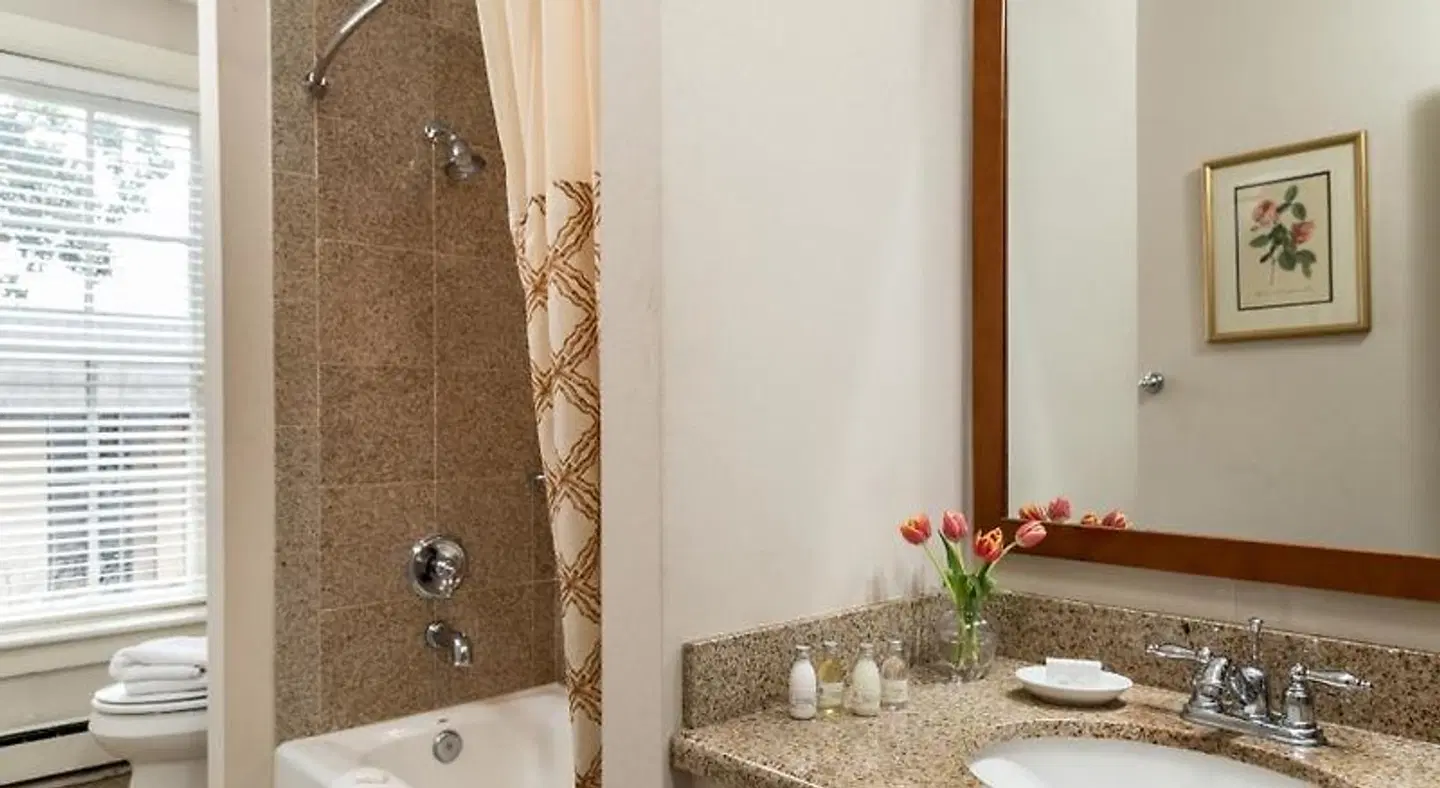 Linden Row Inn Badezimmer
