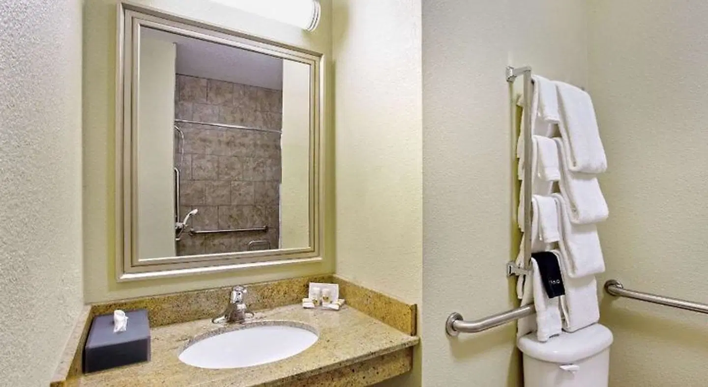 La Quinta Inn & Suites by Wyndham Bismarck Badezimmer
