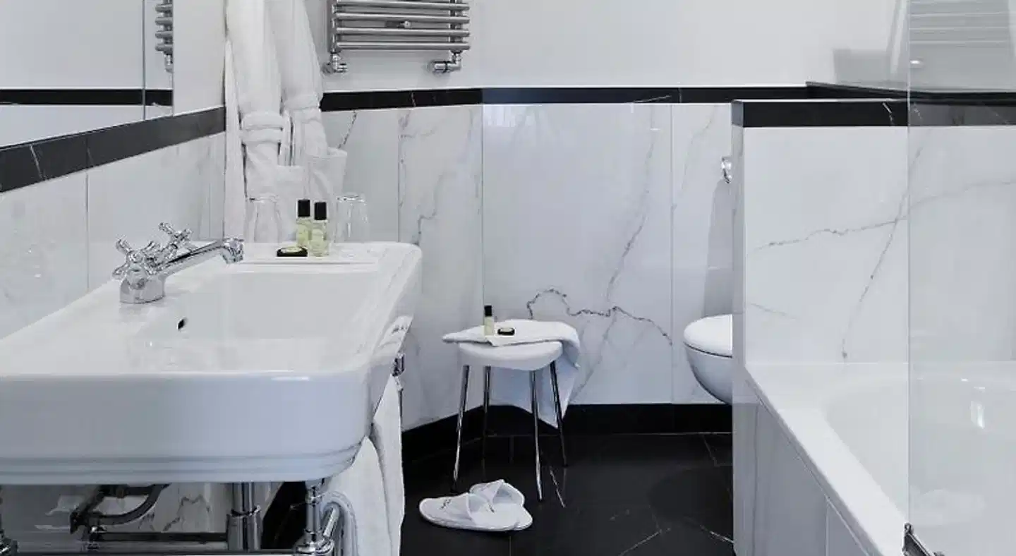 Hôtel Saint Pétersbourg Opéra & Spa Badezimmer