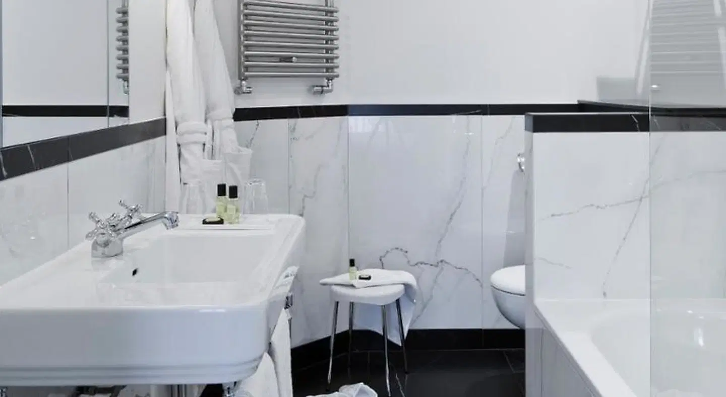Hôtel Saint Pétersbourg Opéra & Spa Badezimmer
