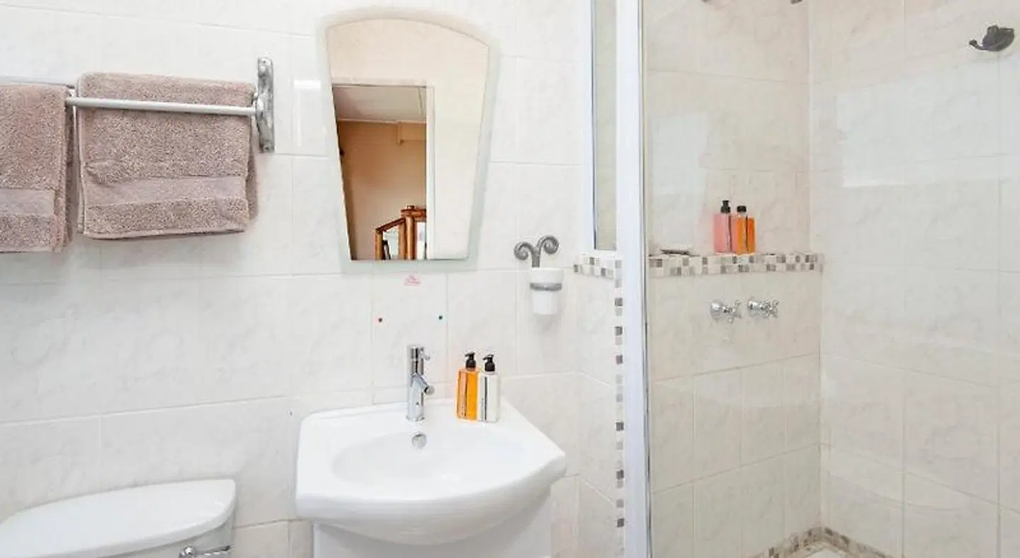 18 On Kloof Bed & Breakfast Badezimmer