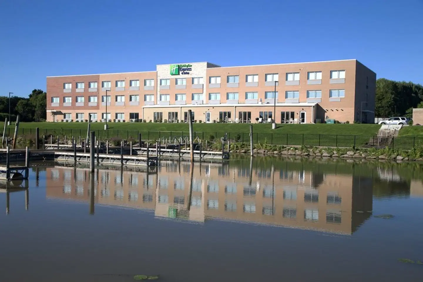 Holiday Inn Express & Suites Port Huron by IHG EXTERIOR