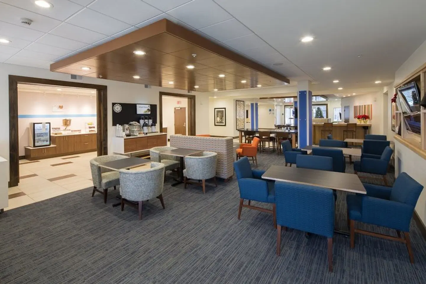 Holiday Inn Express & Suites Port Huron by IHG LOUNGE_LOBBY