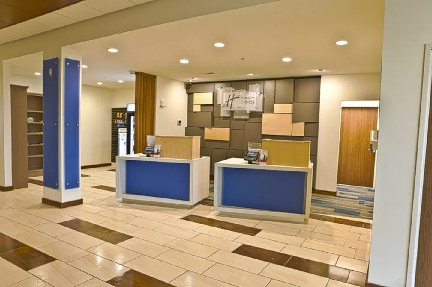Holiday Inn Express & Suites Port Huron by IHG LOUNGE_LOBBY