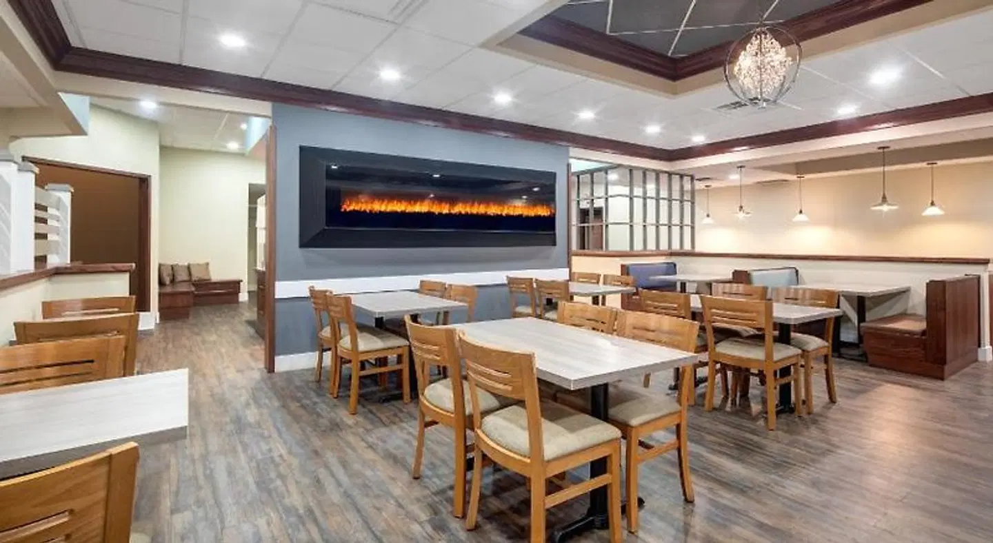 Travelodge by Wyndham Sudbury Restaurant