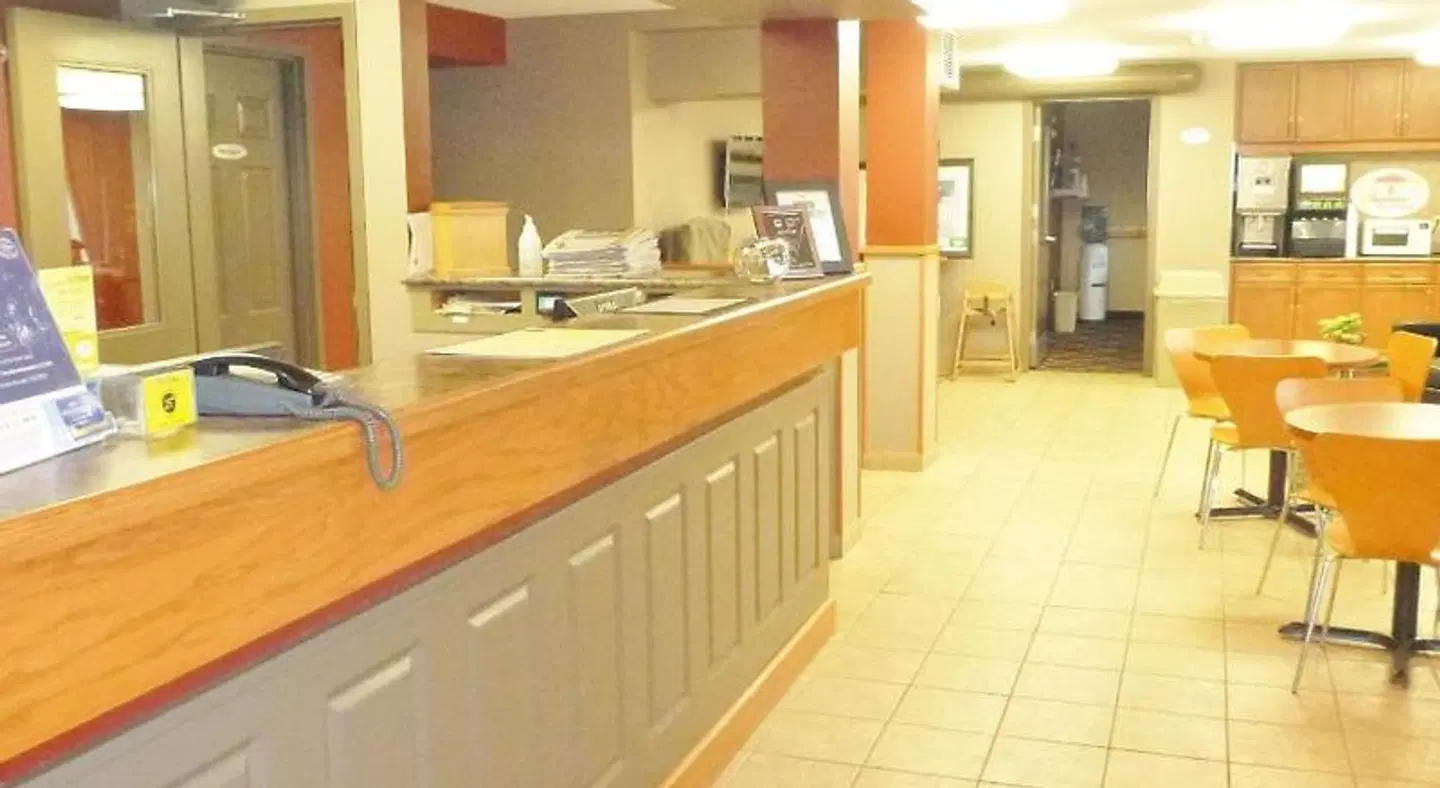 Super 8 by Wyndham Sault Ste Marie On LOUNGE_LOBBY
