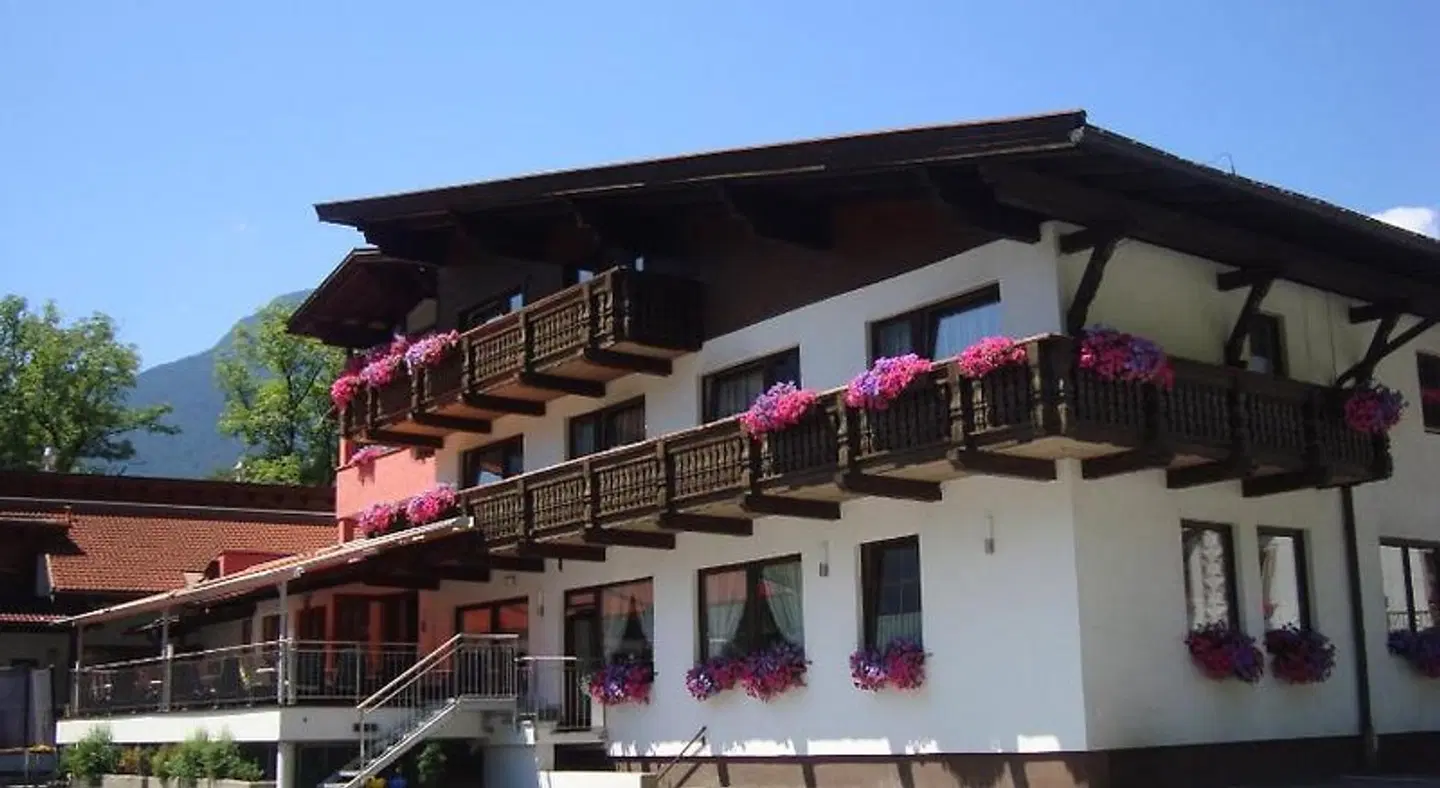Hotel Auderer EXTERIOR