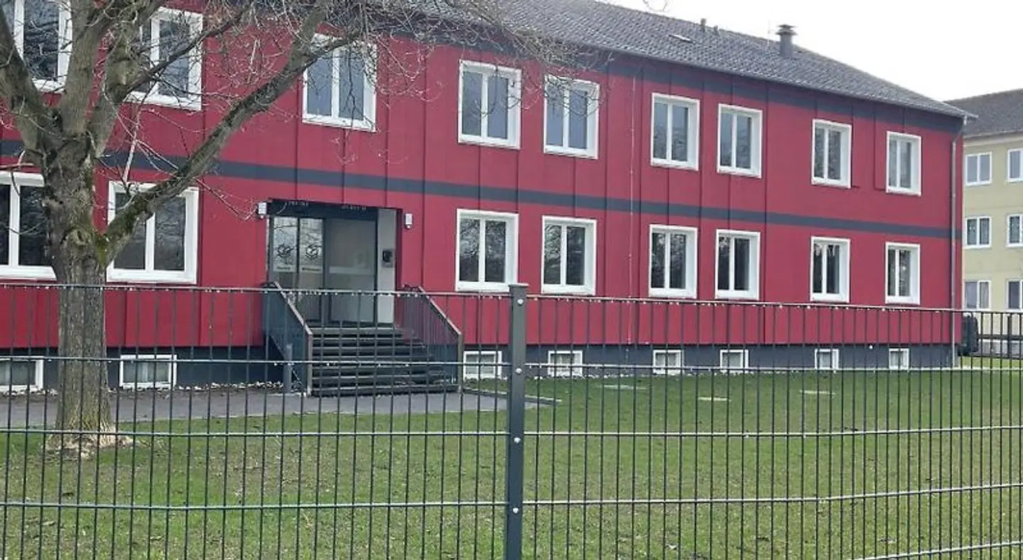 Yebs Hotel EXTERIOR