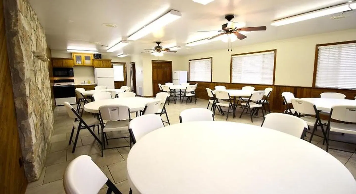 Peach Tree Inn & Suites ROOM_EXAMPLE