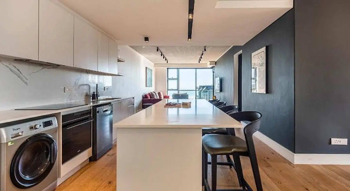 Latitude Aparthotel by Totalstay Bar