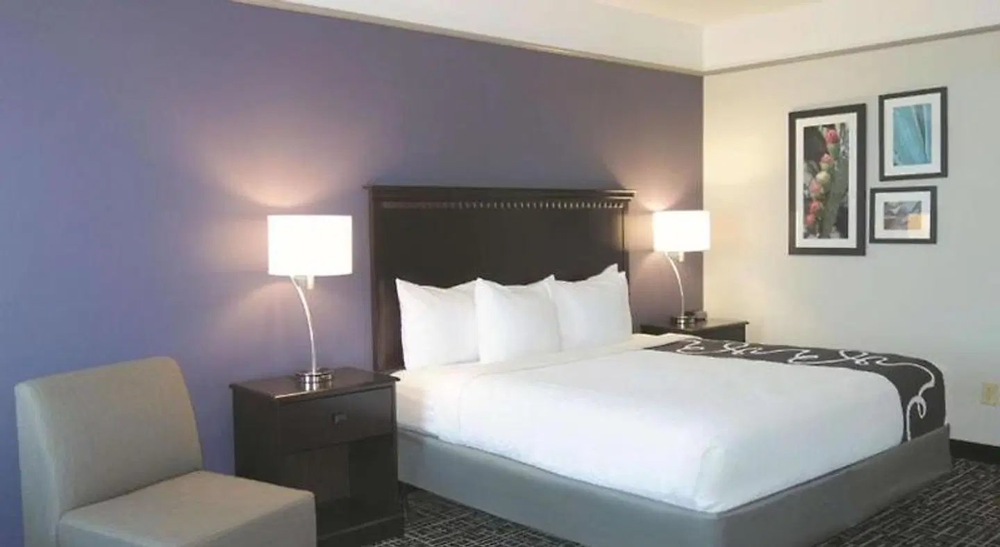 La Quinta Inn & Suites by Wyndham Dumas ROOM_EXAMPLE
