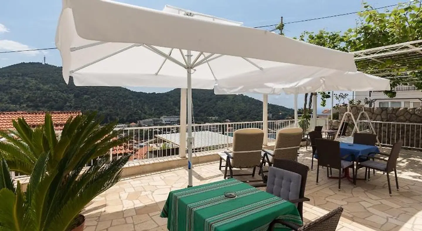 Apartment and Rooms Zora Terrasse