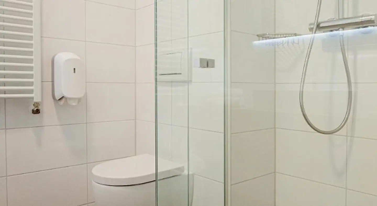 50|50 Belmont Badezimmer
