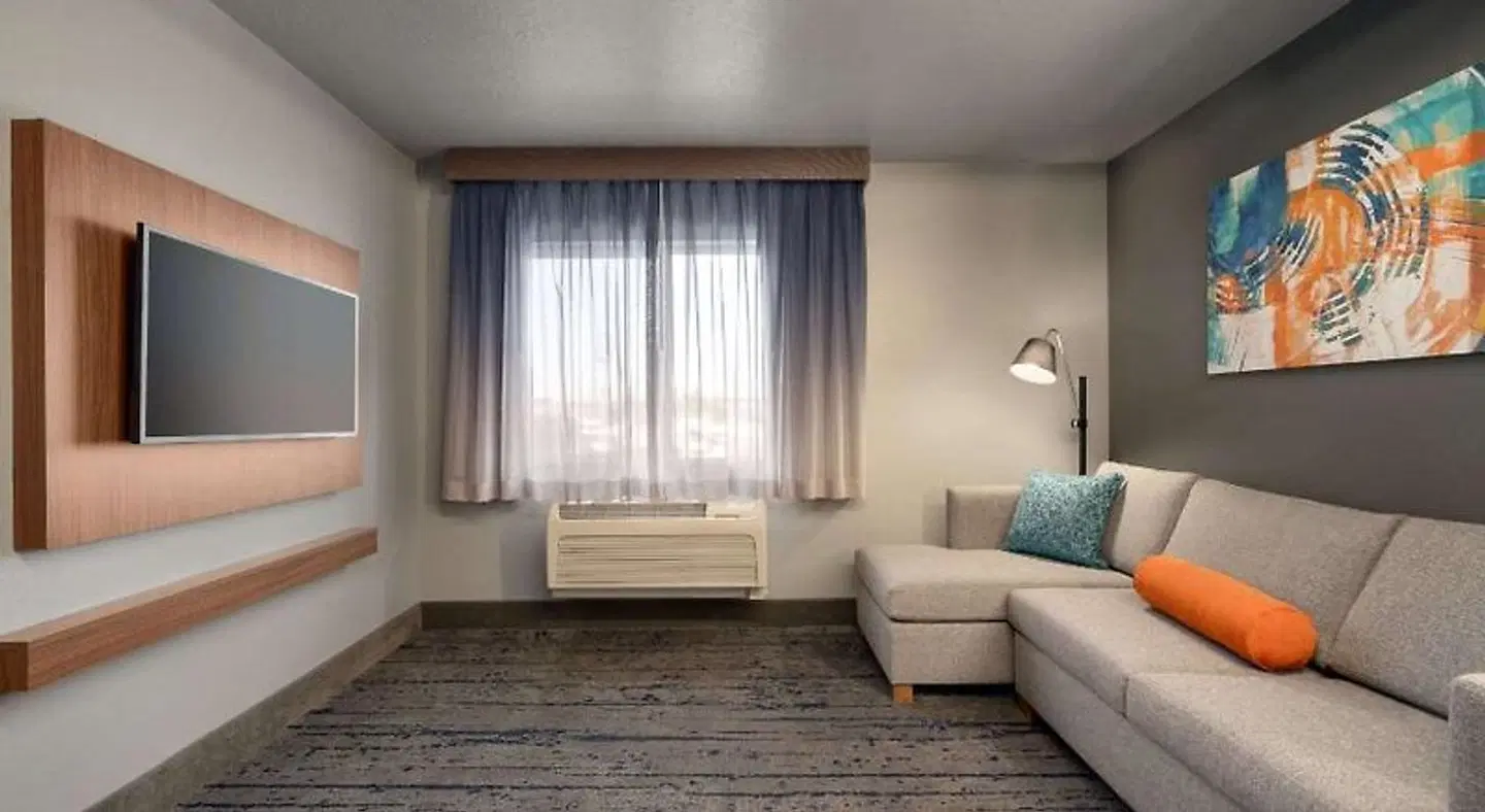 La Quinta Inn & Suites by Wyndham Springfield ROOM_EXAMPLE