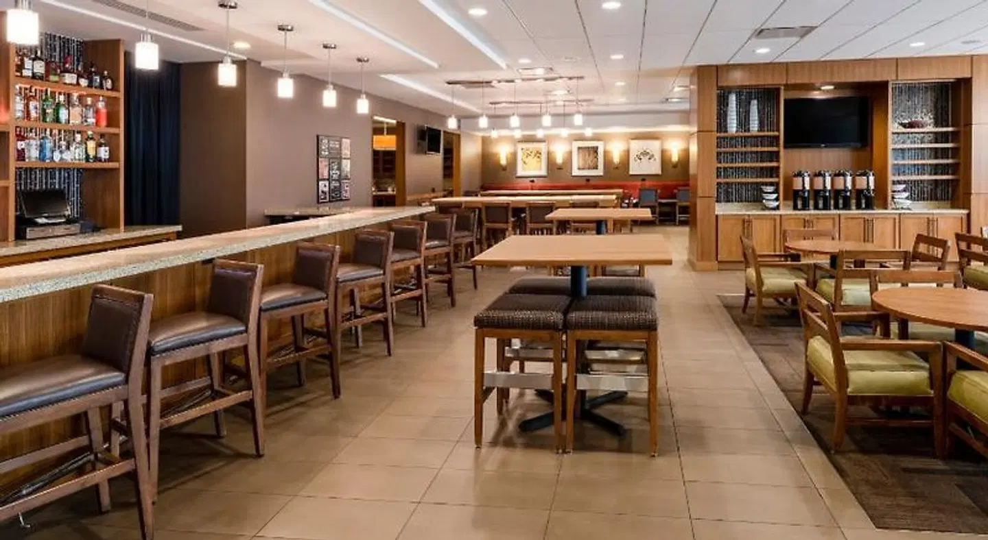Hyatt Place Austin Downtown Bar