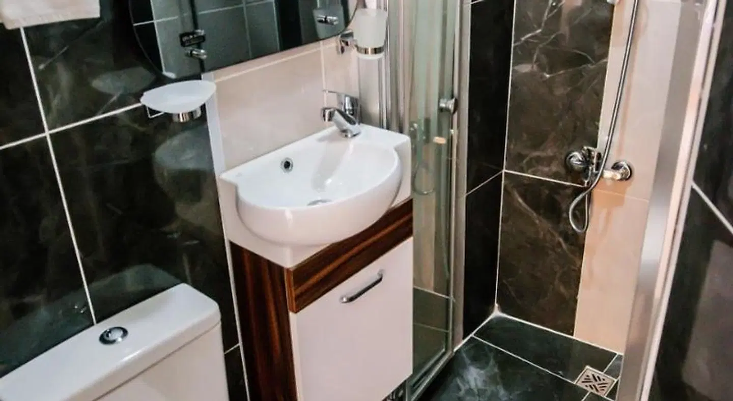 Camelot Apartment Badezimmer