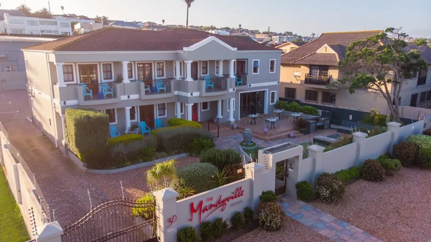 Mandyville Hotel EXTERIOR