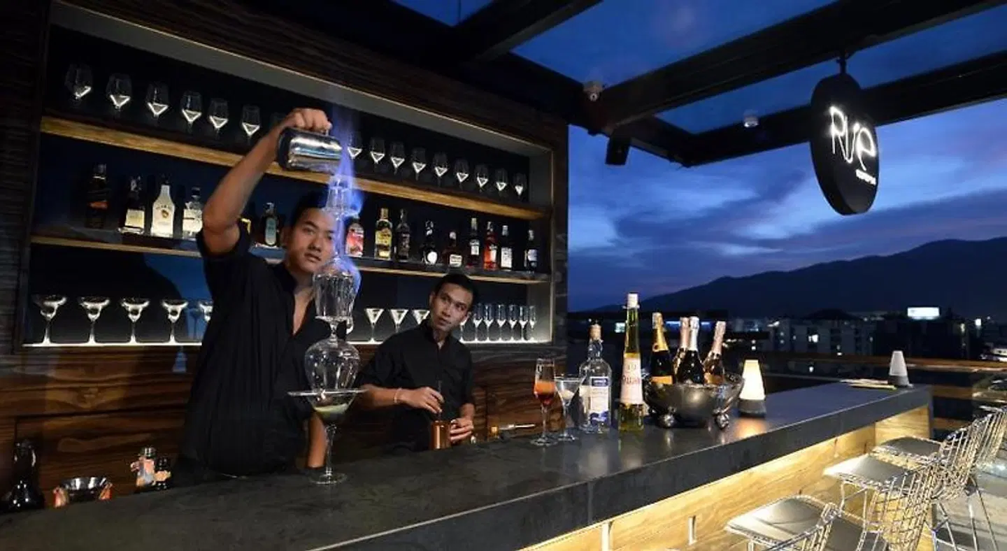 Akyra Manor Chiang Mai Bar