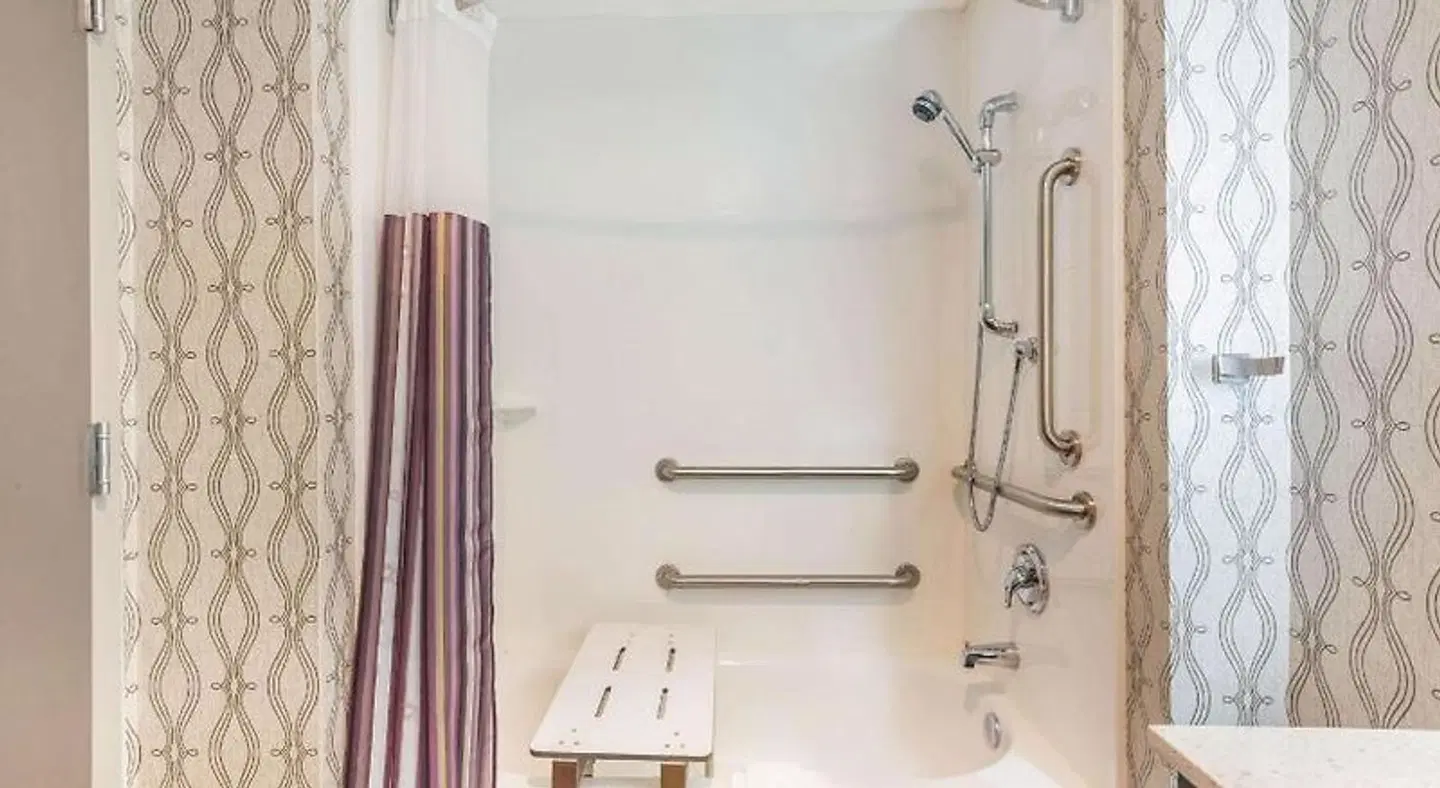 La Quinta Inn Aberdeen Badezimmer