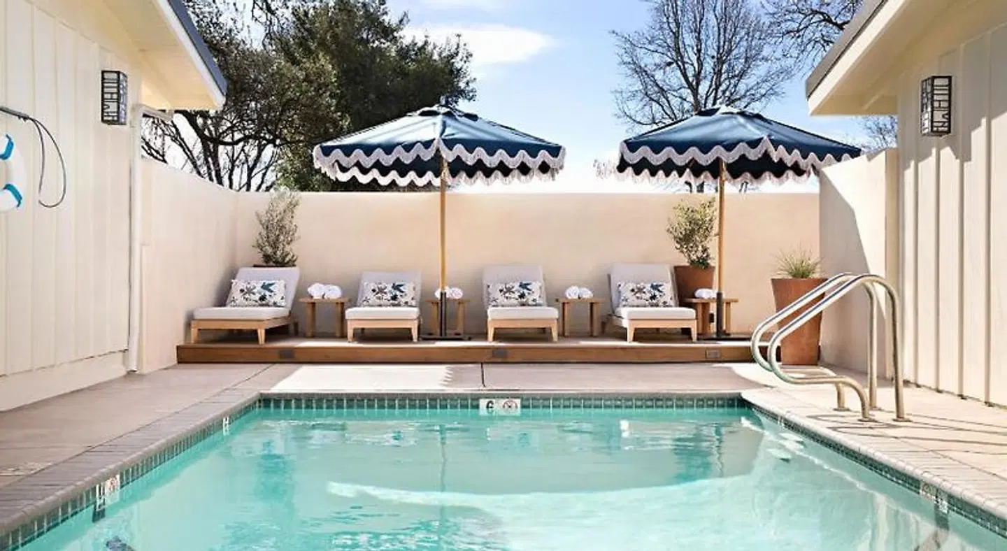Hotel Ynez OUTDOOR_POOL