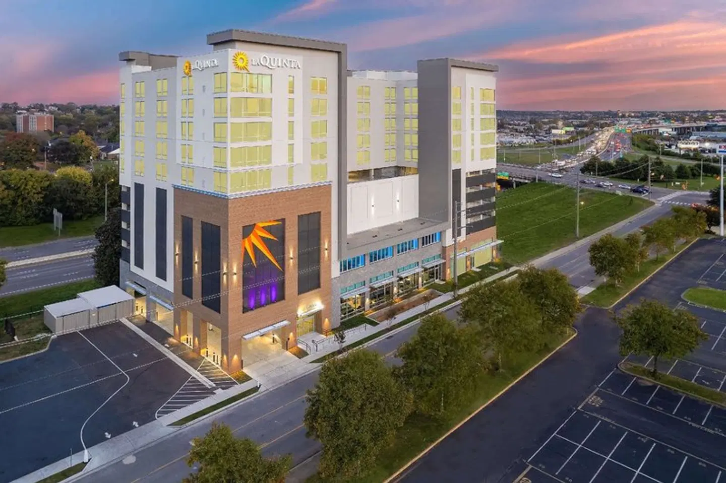 La Quinta Inn & Suites by Wyndham Nashville Downtown / Stadium Hallenbad