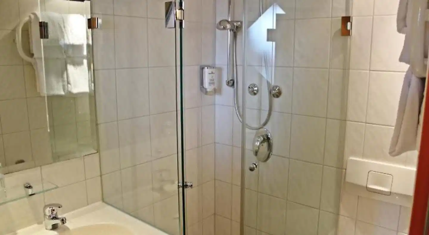PLAZA INN Berlin Charlottenburg Badezimmer