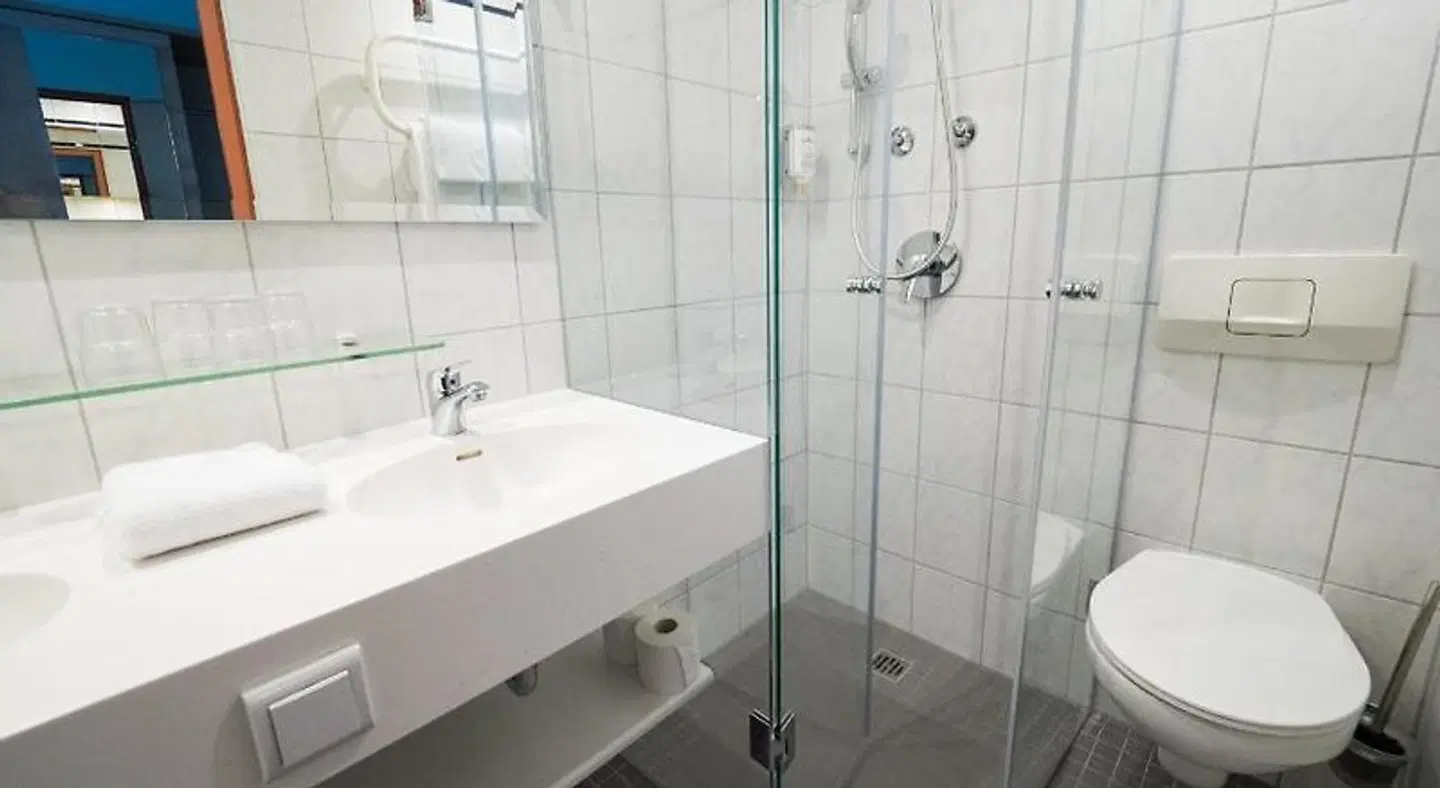 PLAZA INN Berlin Charlottenburg Badezimmer