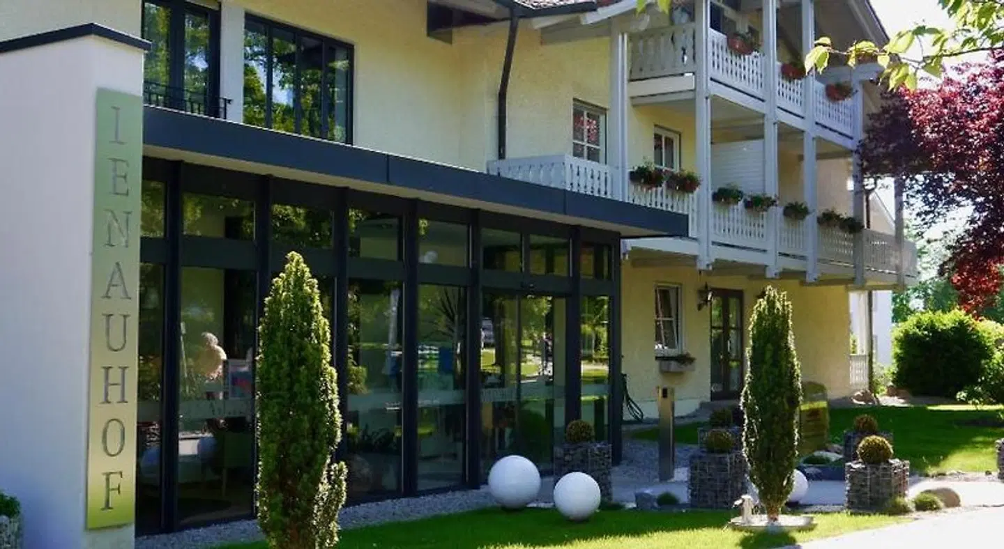 Lenauhof Terrasse