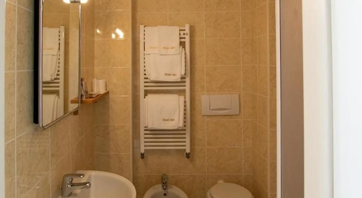 Hotel Alpi Badezimmer