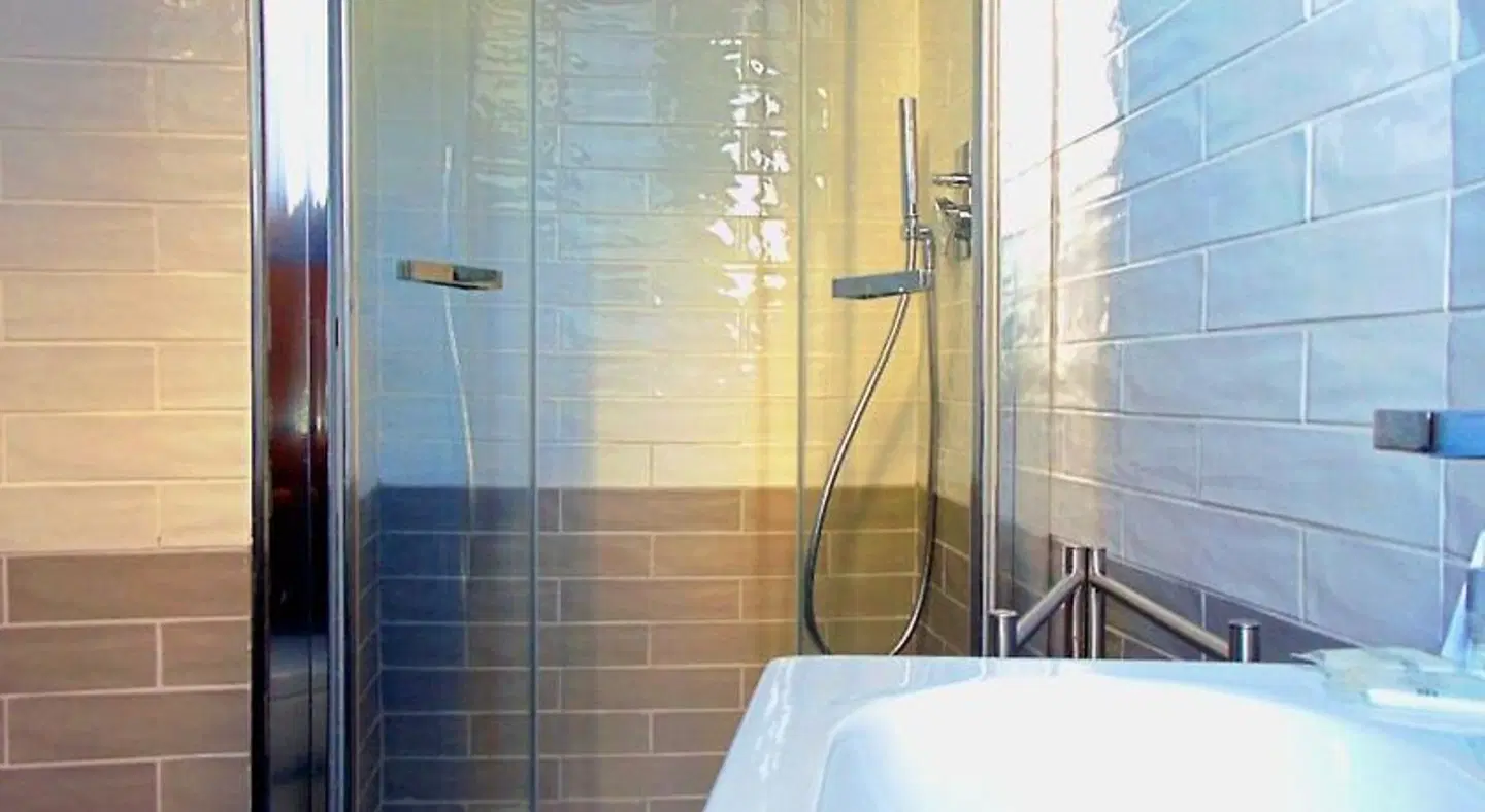 EMI's Guest House HEALTH_BEAUTY