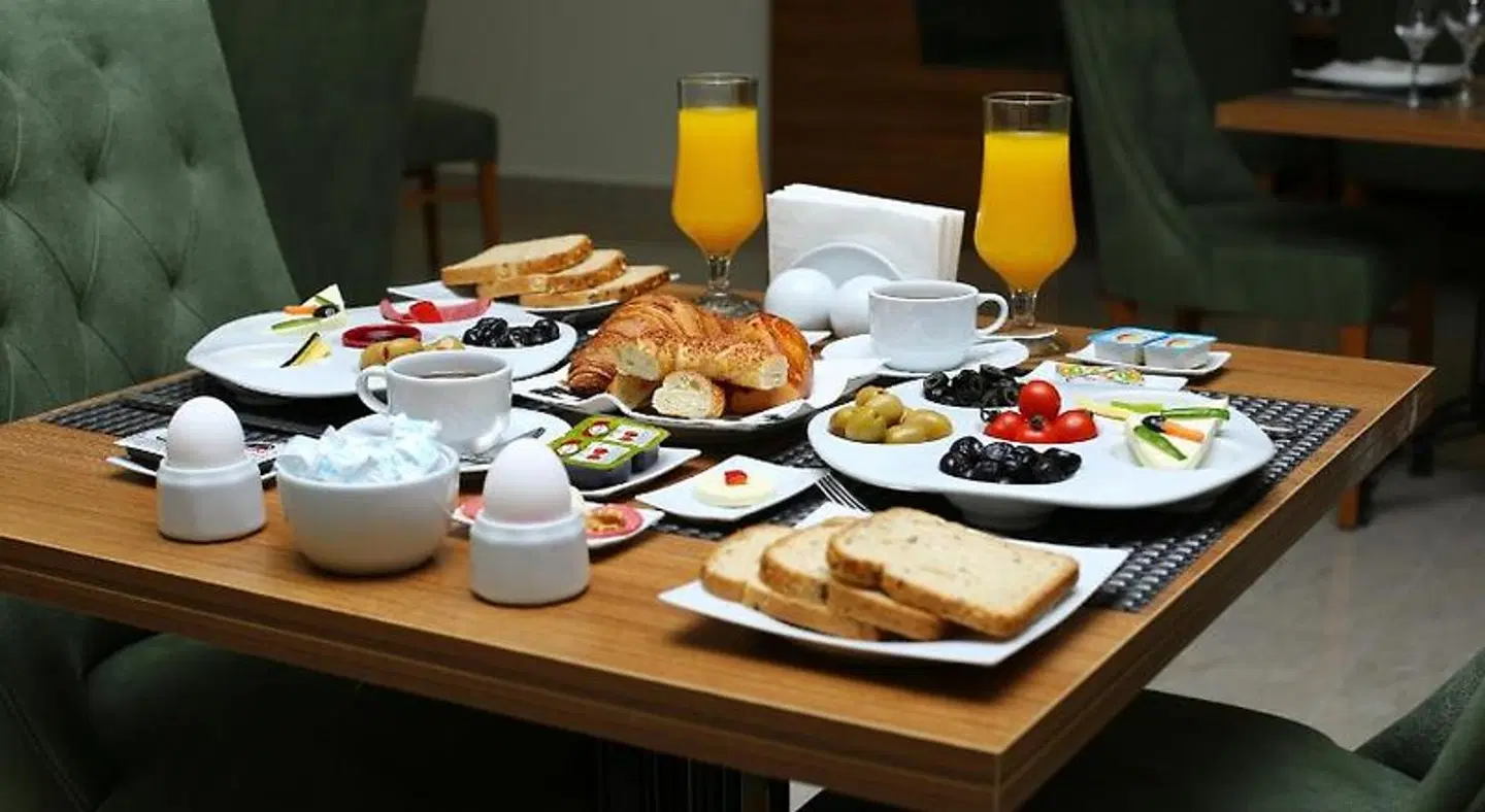 Golden Lounge Hotel Restaurant