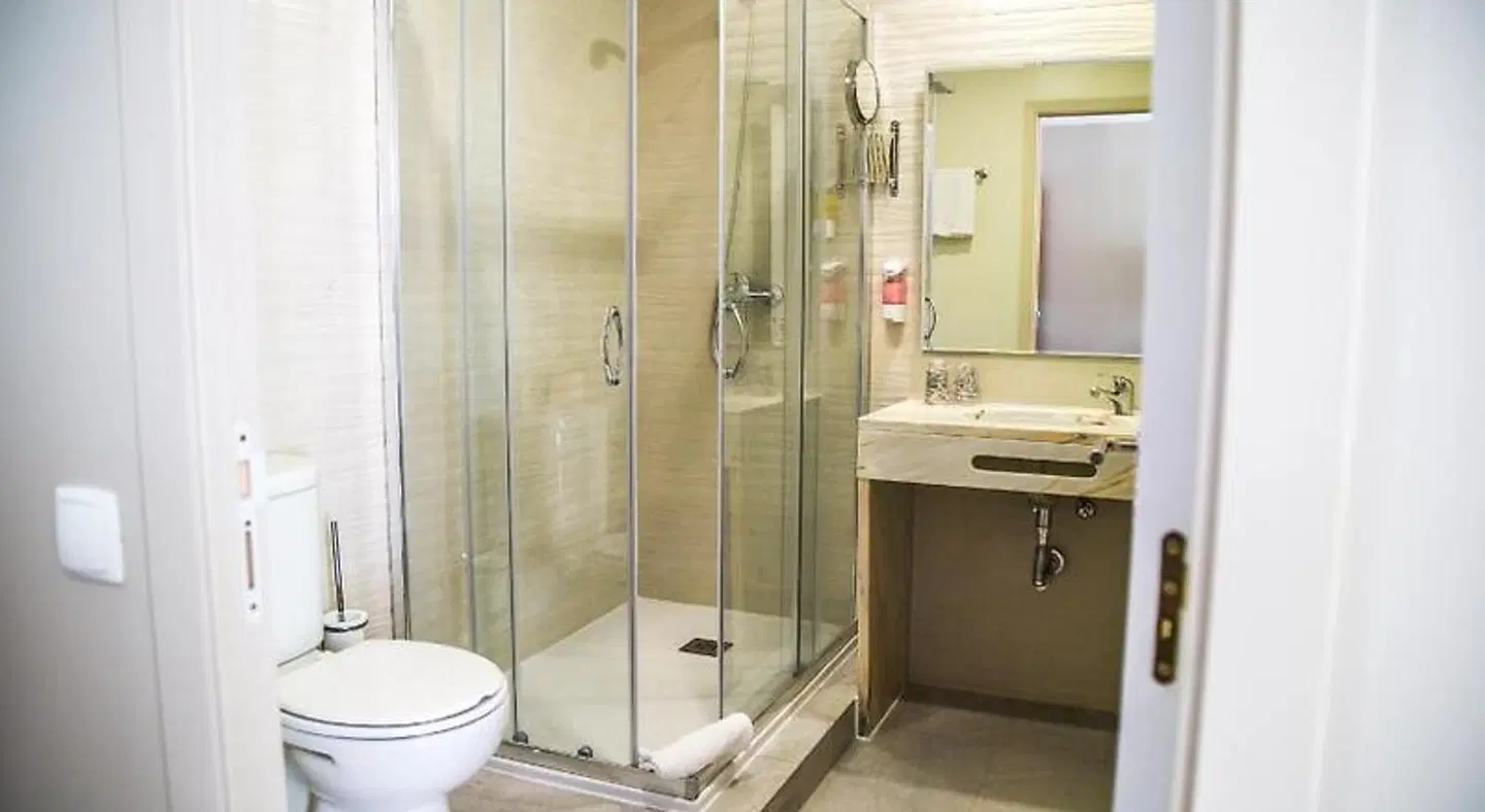 Hotel Albergaria Laitau Badezimmer