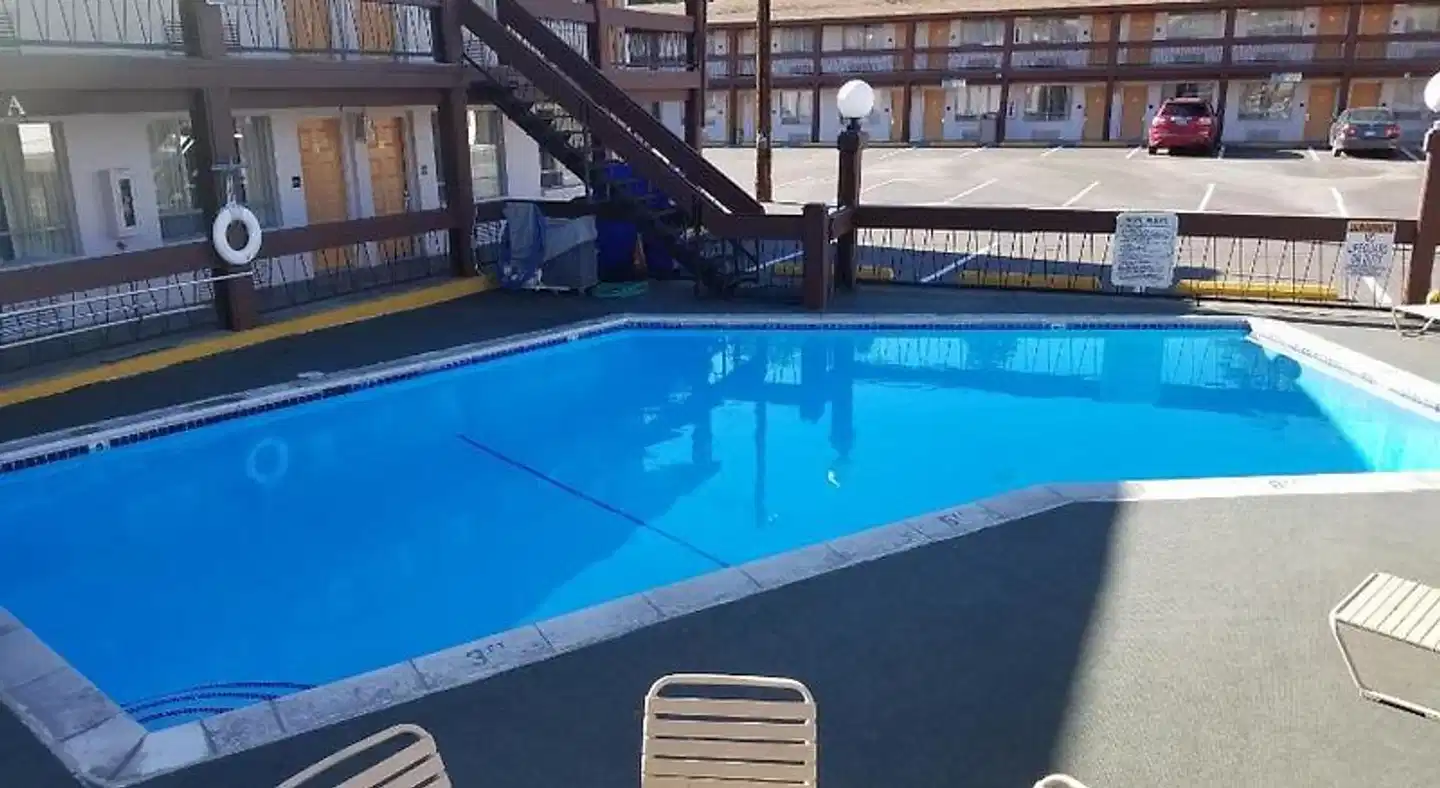 Thunderbird Motel Hallenbad